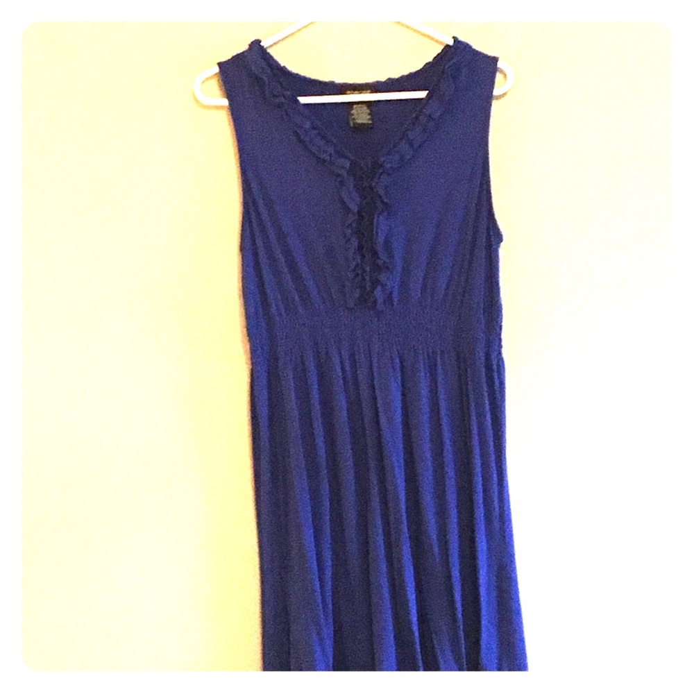 Sleeveless blue dress